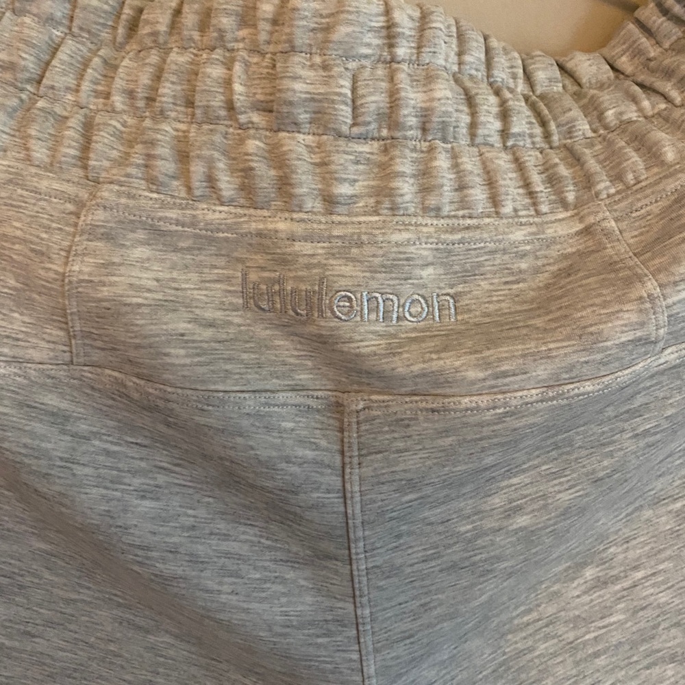 LULULEMON  SHORTS - Picture 3 of 4